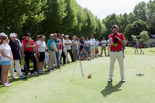 MGE 2015 Clinic putt.png