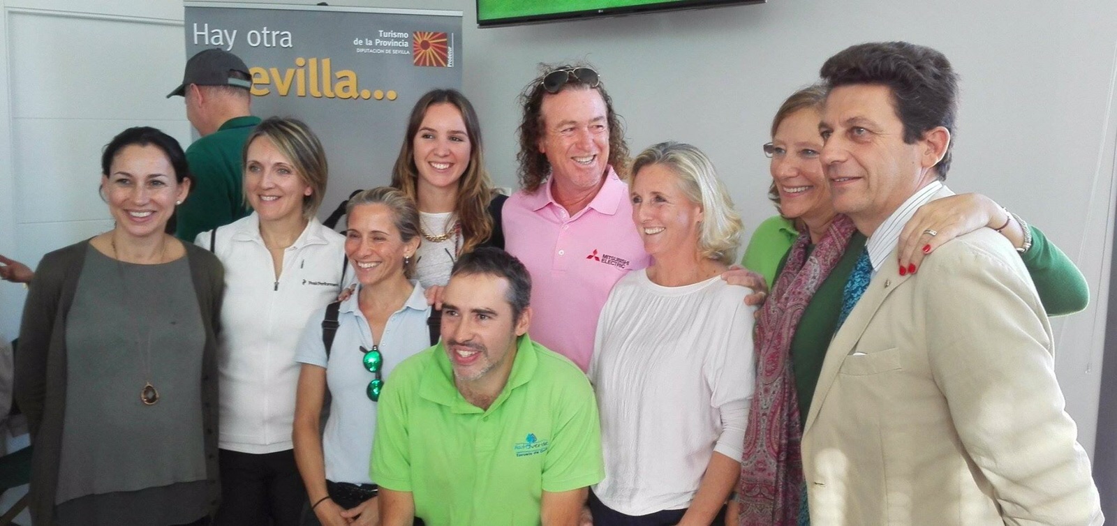 Jiménez con responsables campos de golf de Sevilla.jpg